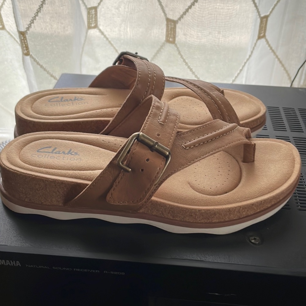 New Clark’s sandals size 7